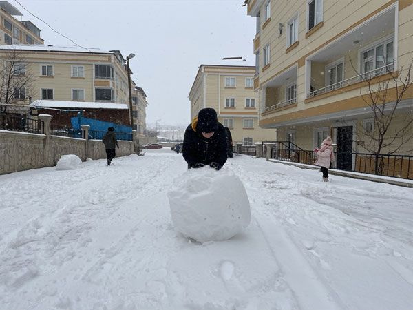 Yurt genelinde yoğun kar yağışı etkili oluyor