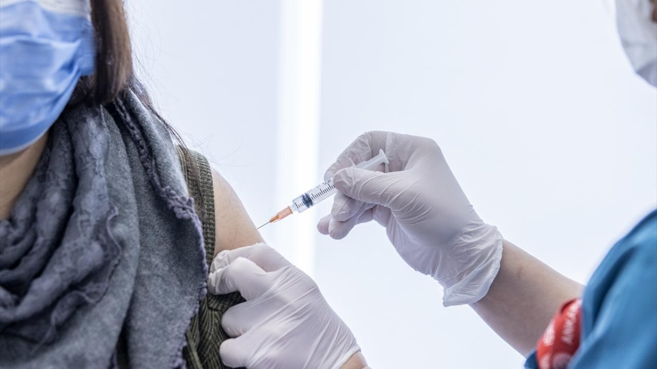 Sinovac aşısıyla ilgili çarpıcı sonuç! Bilim insanları Omicron detayını açıkladı: Üçüncü doz aşı...