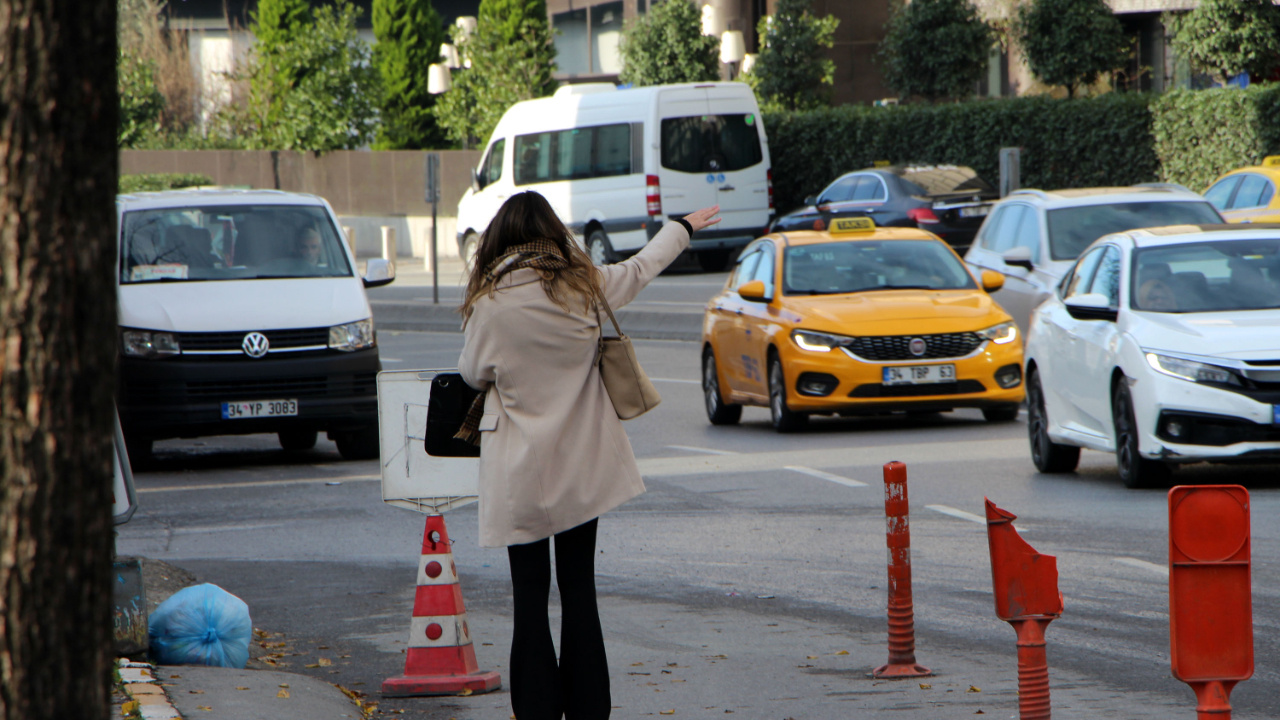 İstanbul'da taksiciler güncellemede! Bekleyenin eli havada kaldı