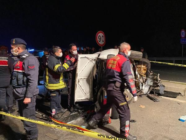 Aydın'da feci kaza! Otomobil TIR'a arkadan çarptı: 2 ölü, 3 yaralı var