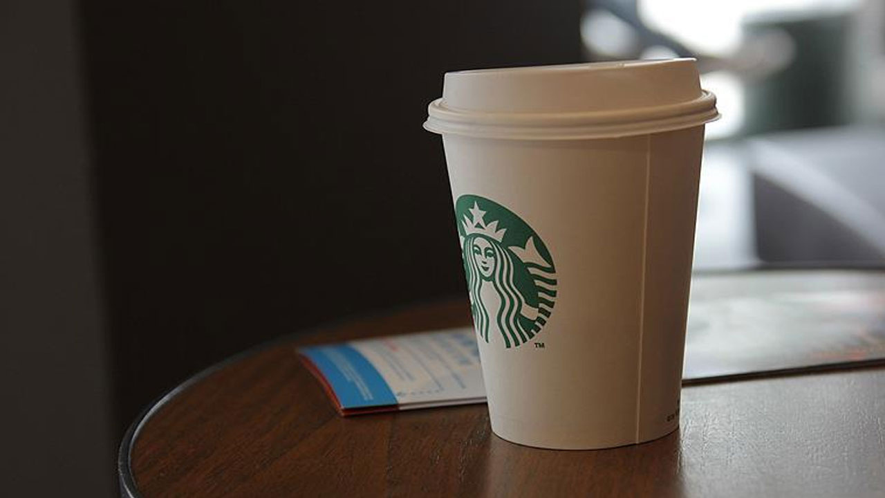 ABD'de Starbucks, çalışanlarına aşı ya da her hafta Kovid-19 testi zorunluğu getiriyor