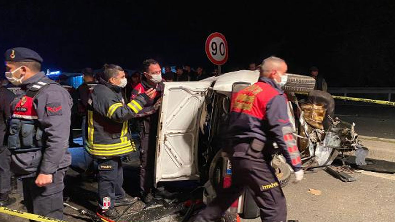 Aydın'da feci kaza! Otomobil TIR'a arkadan çarptı: 2 ölü, 3 yaralı var