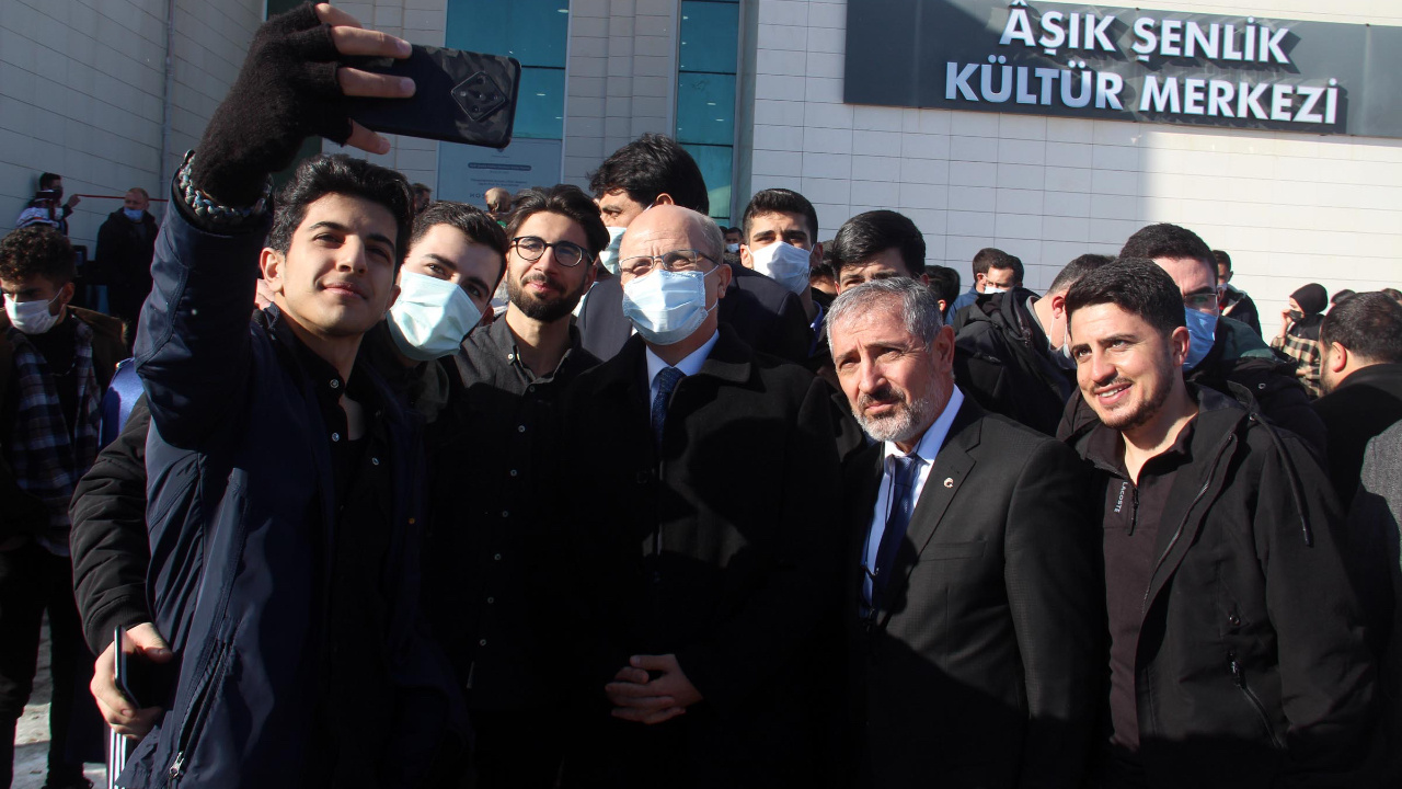 YÖK Başkanı Prof. Dr. Özvar'dan 'Üniversiteler kutsal mekanlardır' çıkışı