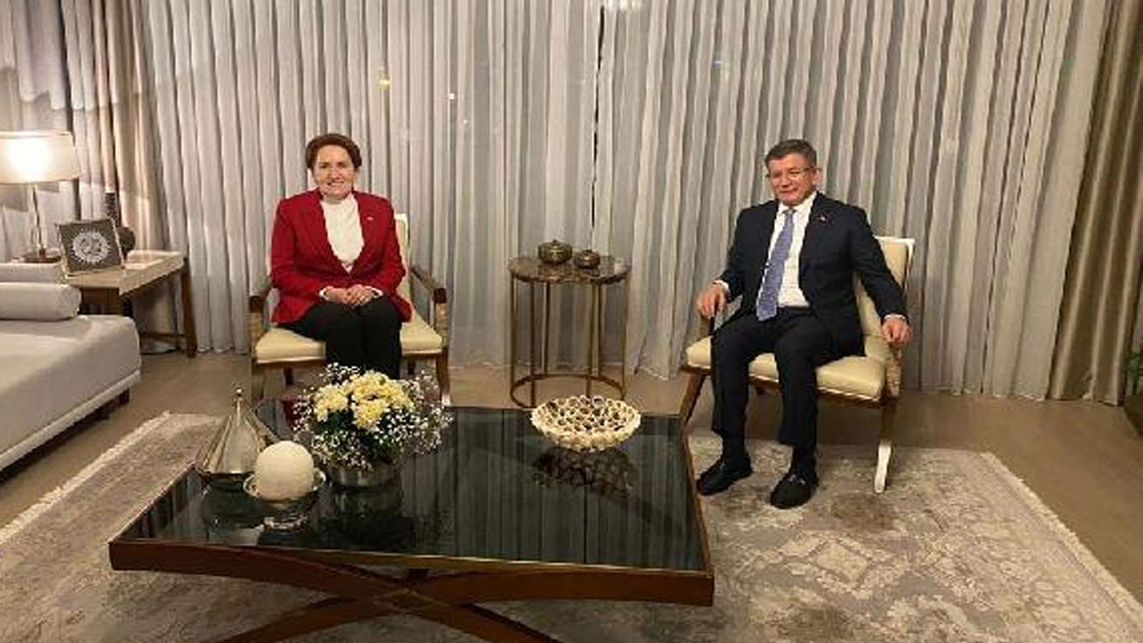 İYİ Parti Genel Başkanı Meral Akşener Ahmet Davutoğlu'nu evinde ziyaret etti