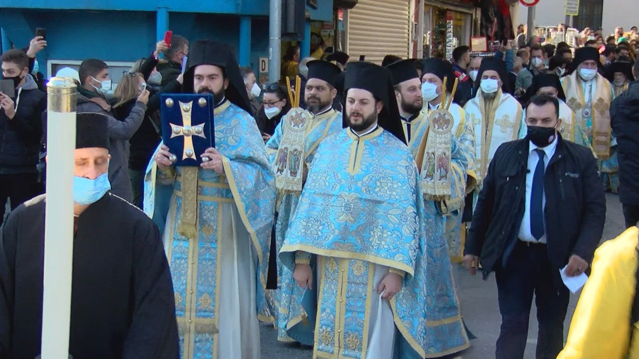 Haliç'te haç çıkarma töreni yapıldı