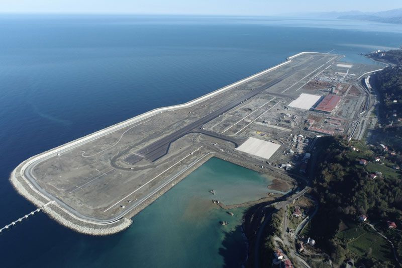 Rize'de Türkiye'nin yüzölçümünü 2.8 kilometrekare arttıran inşaat görüntülendi