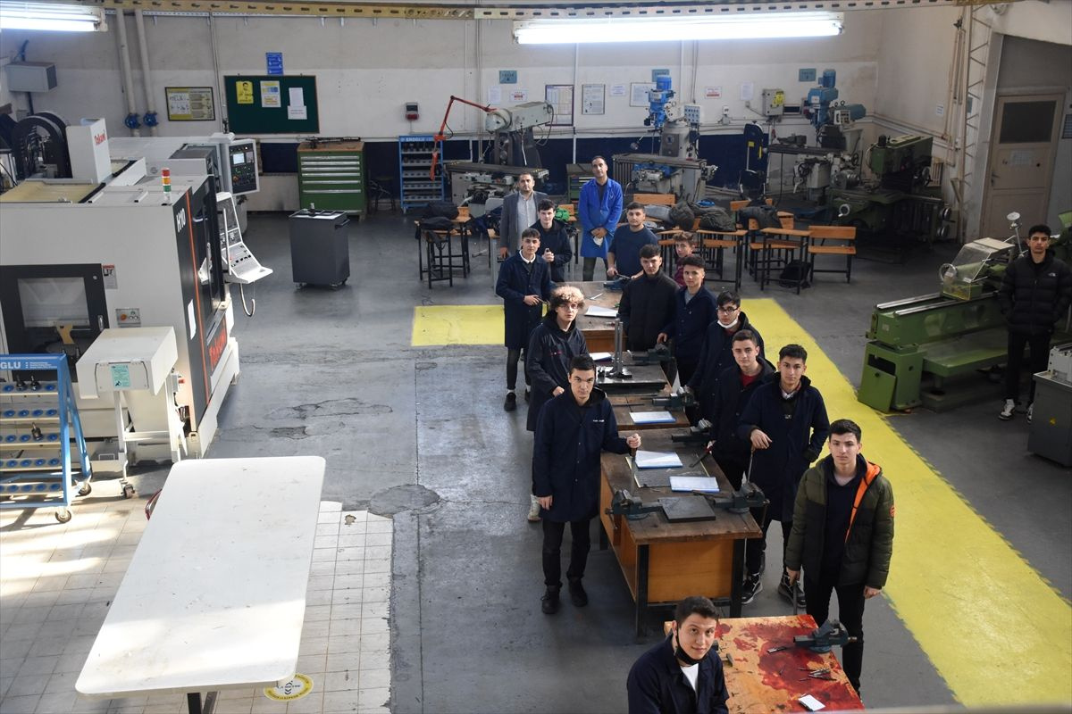 Bursa'da makine parçası üreten meslek lisesi 27 ülkeye ihracat yapıyor