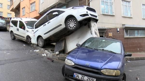 Gaziosmanpaşa'da yaşandı! Park halindeki araçlara çarpıp ortalığı birbirine kattı