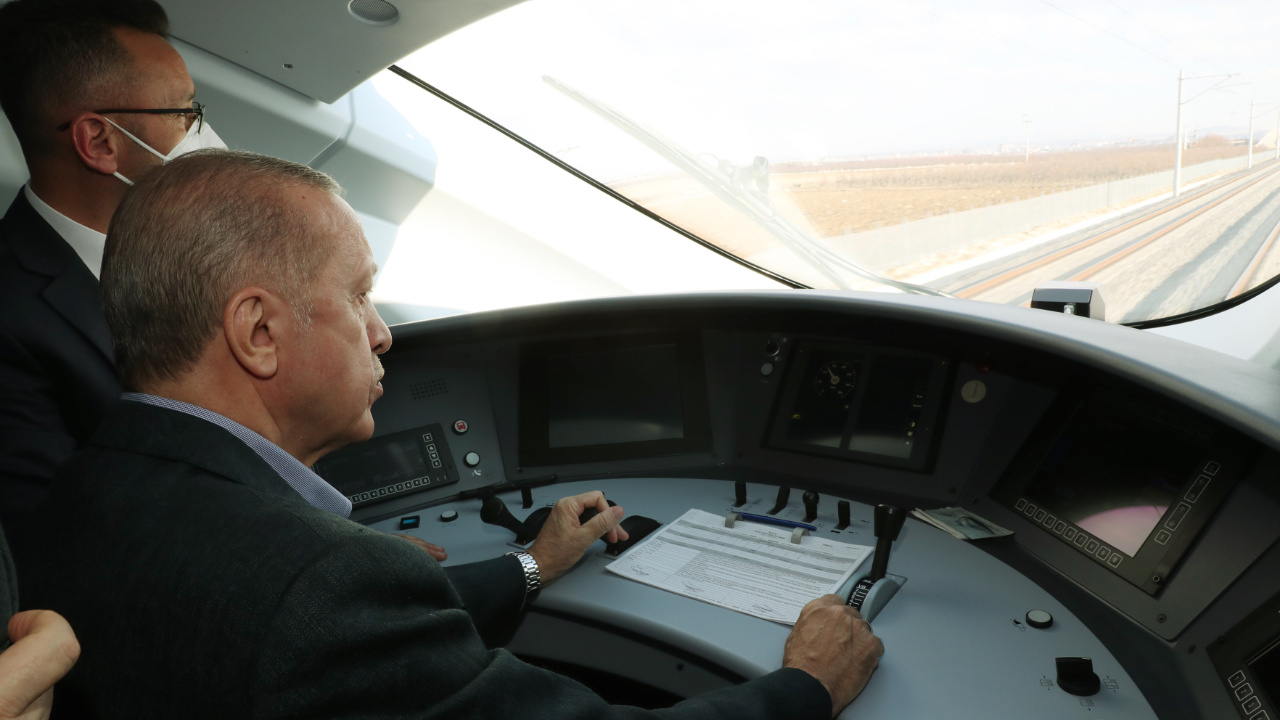 Cumhurbaşkanı Erdoğan Karaman Konya hızlı treni vatman koltuğunda: Bir müjde daha verdi