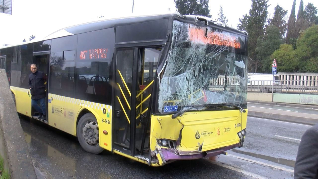 Fatih'te aynı gün ikinci İETT kazası! Son günlerde çok yaşanıyor dikkatler çevrildi