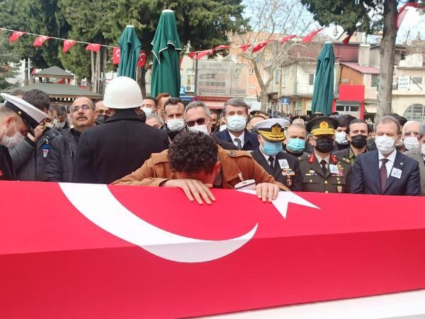 Şehit Sözleşmeli Er Ertuğrul Ulupınar son yolculuğuna uğurlandı! Törende gözyaşları sel oldu