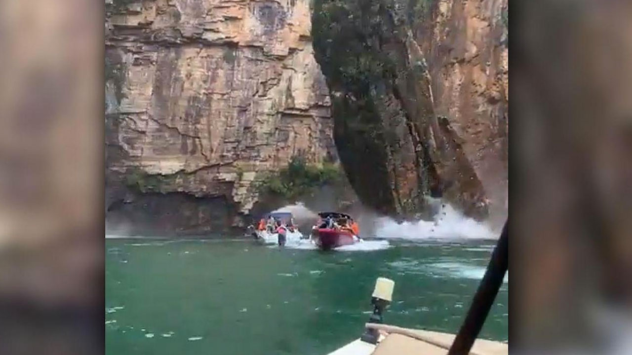 Teknelerin üzerine dev kaya parçası düştü 7 kişi öldü o anların görüntüsü dehşete düşürdü