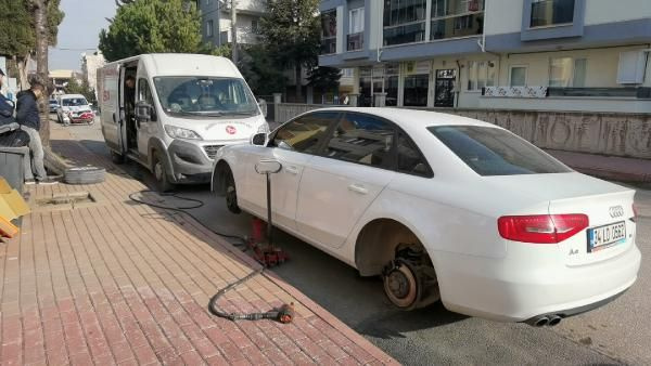 Bursa'da yaşandı! Sevgilisiyle tartıştı park halindeki araçların lastiklerini kesti