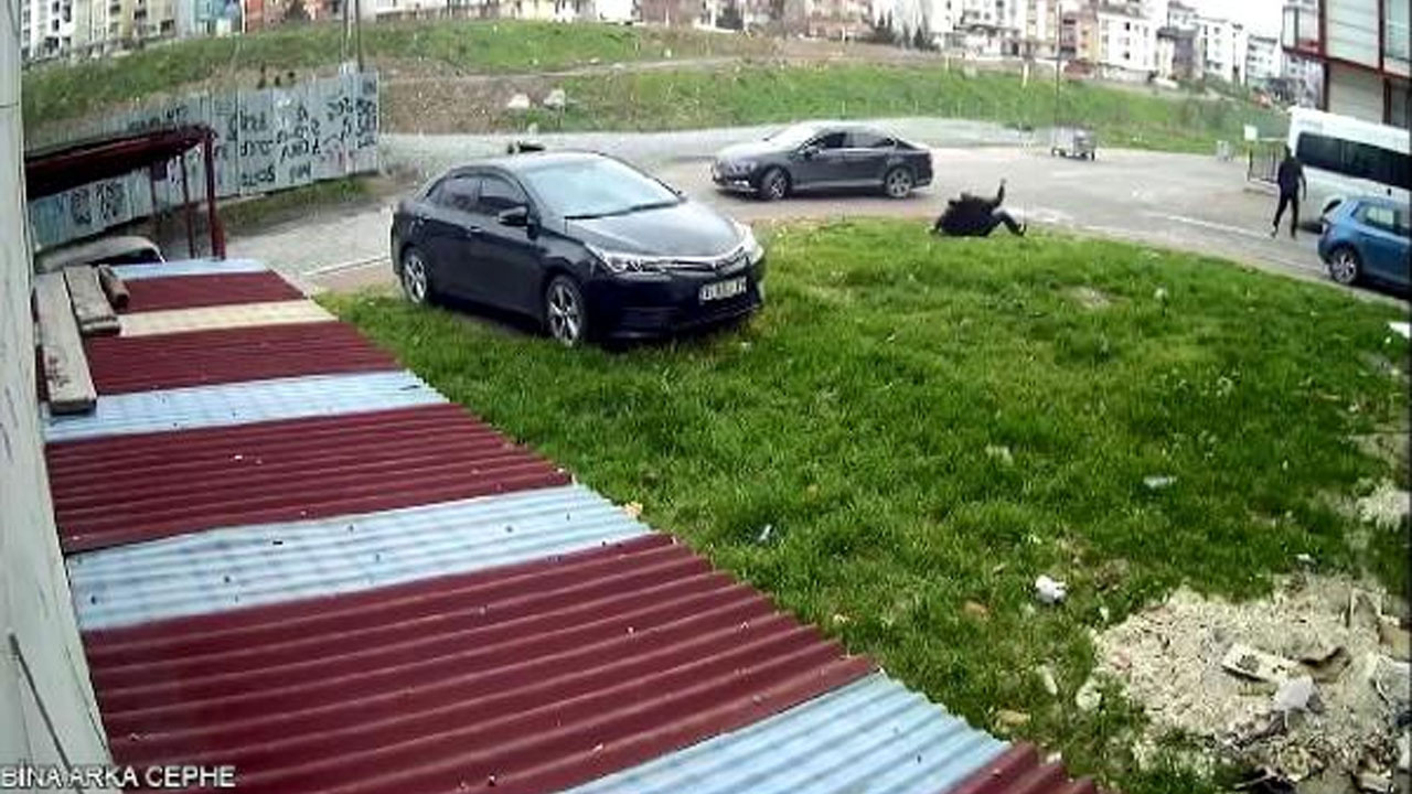 Esenyurt'ta plakasında "mutluyuz" yazan otomobille geldi dehşet saçtı