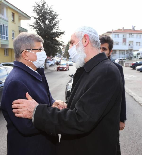 Ahmet Davutoğlu'ndan Ahmet Çalık'ın ailesine taziye ziyareti