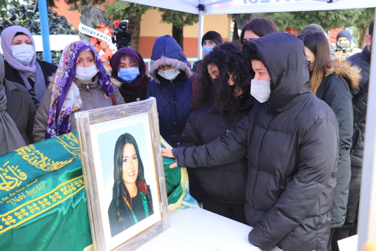 Avukat Dilara'nın cenazesinde feryatlar yükseldi: Katiline mi aşık oldun yavrum!