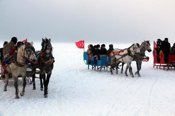 CHP'li belediye başkanları, Çıldır Gölü'nde tipiye tutuldu