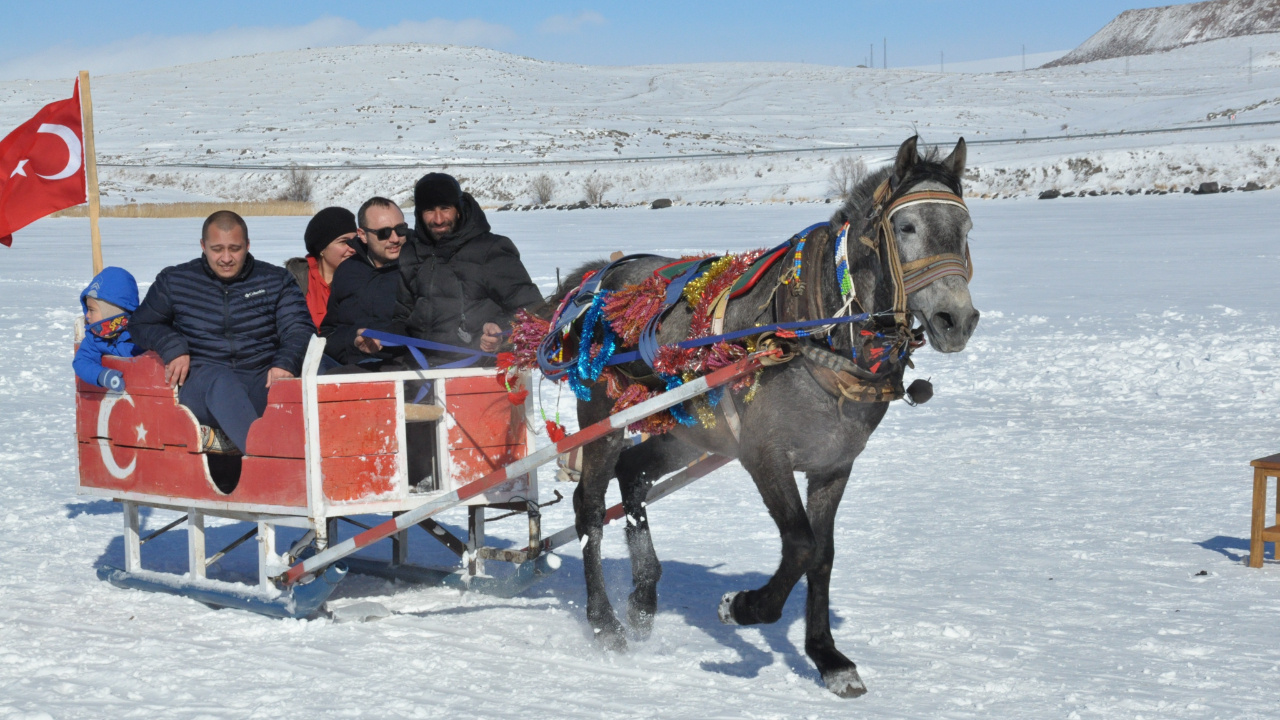 Yabancı turistler akın etti! Kars'ta görenler şaştı kaldı: Benim için güzel bir duyguydu