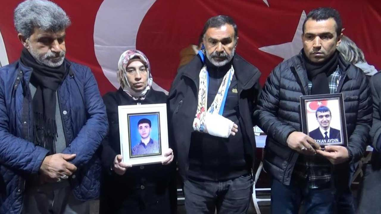 HDP önünde evlat nöbeti tutan ailelere saldırdılar