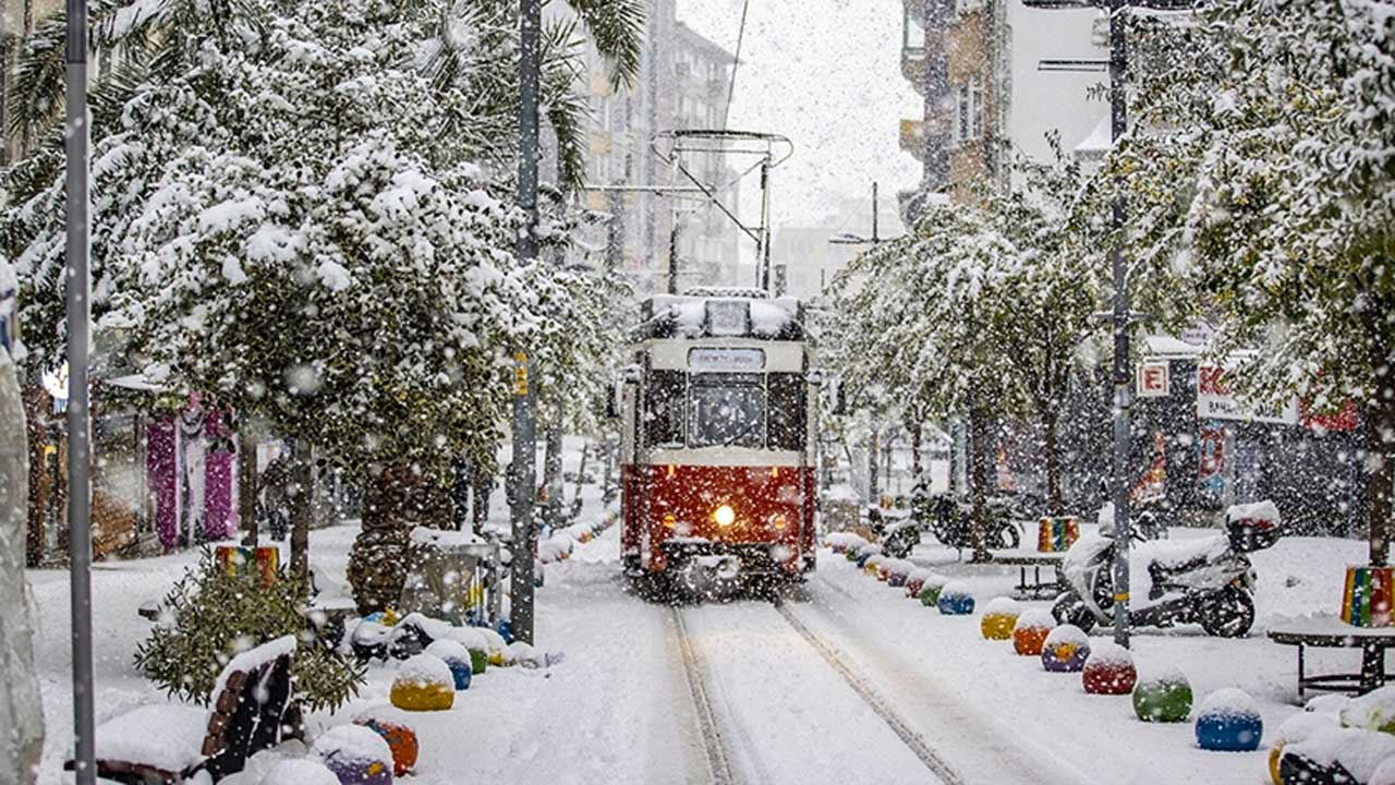 İstanbul Valiliği açıkladı kar geliyor saat verdiler