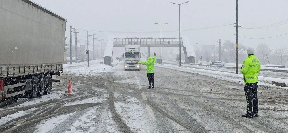Kar sebebiyle kapalı yollar listesi! D100 ve Gaziantep TAG otoyolunda son durum