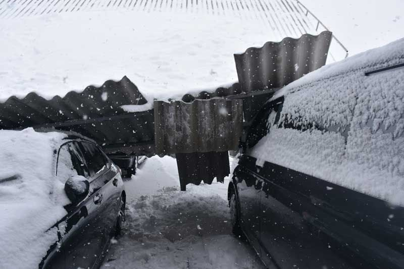 Malatya'da Galericiler Sitesi'nde çatı çöktü 15 araç kullanılmaz hale geldi