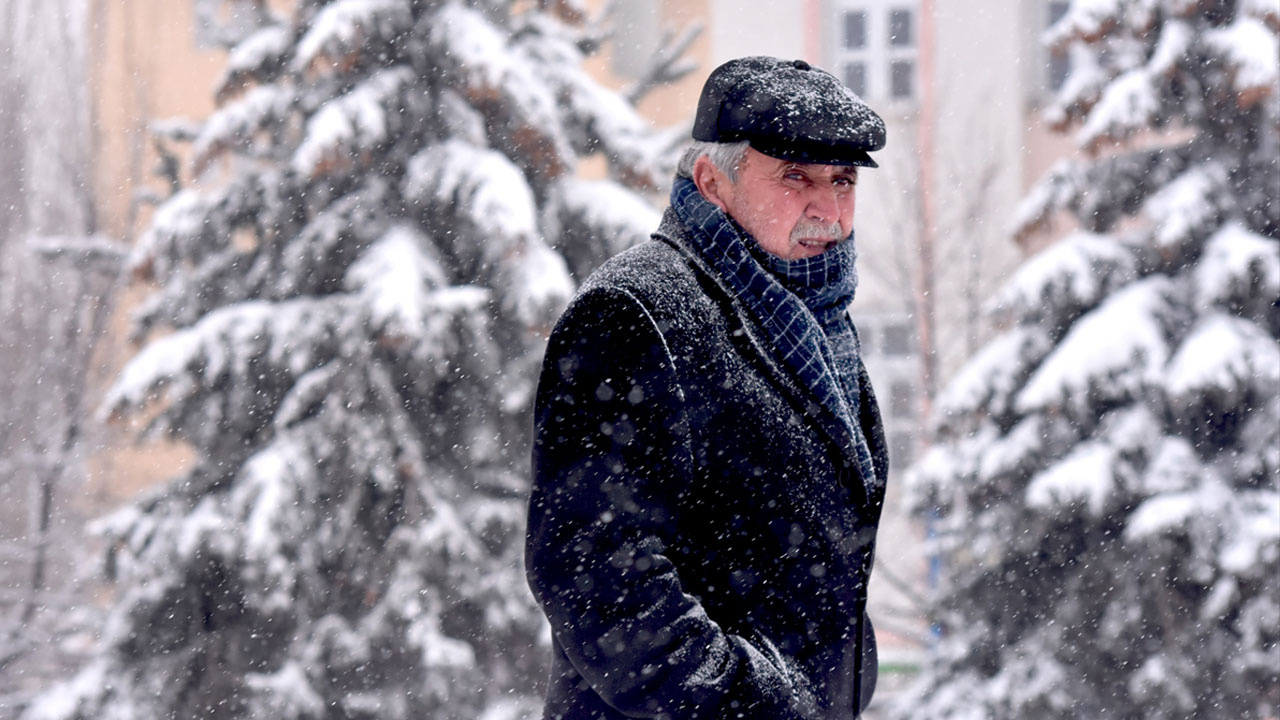 Kar yağışı cumartesi geliyor Meteoroloji İstanbul, Ankara, İzmir, Bursa, Balıkesir'i uyardı
