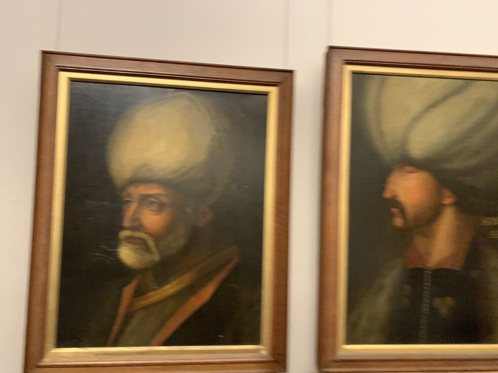 Çatı katında bulunan Osmanlı padişahlarının tabloları dudak uçuklatan fiyata satışa çıkıyor