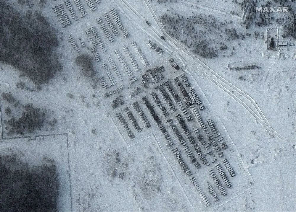 Rusya'nın Ukrayna sınırındaki askeri birlikleri ve teçhizatı uydudan görüntülendi
