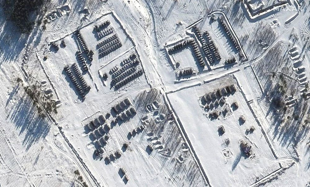 Rusya'nın Ukrayna sınırındaki askeri birlikleri ve teçhizatı uydudan görüntülendi
