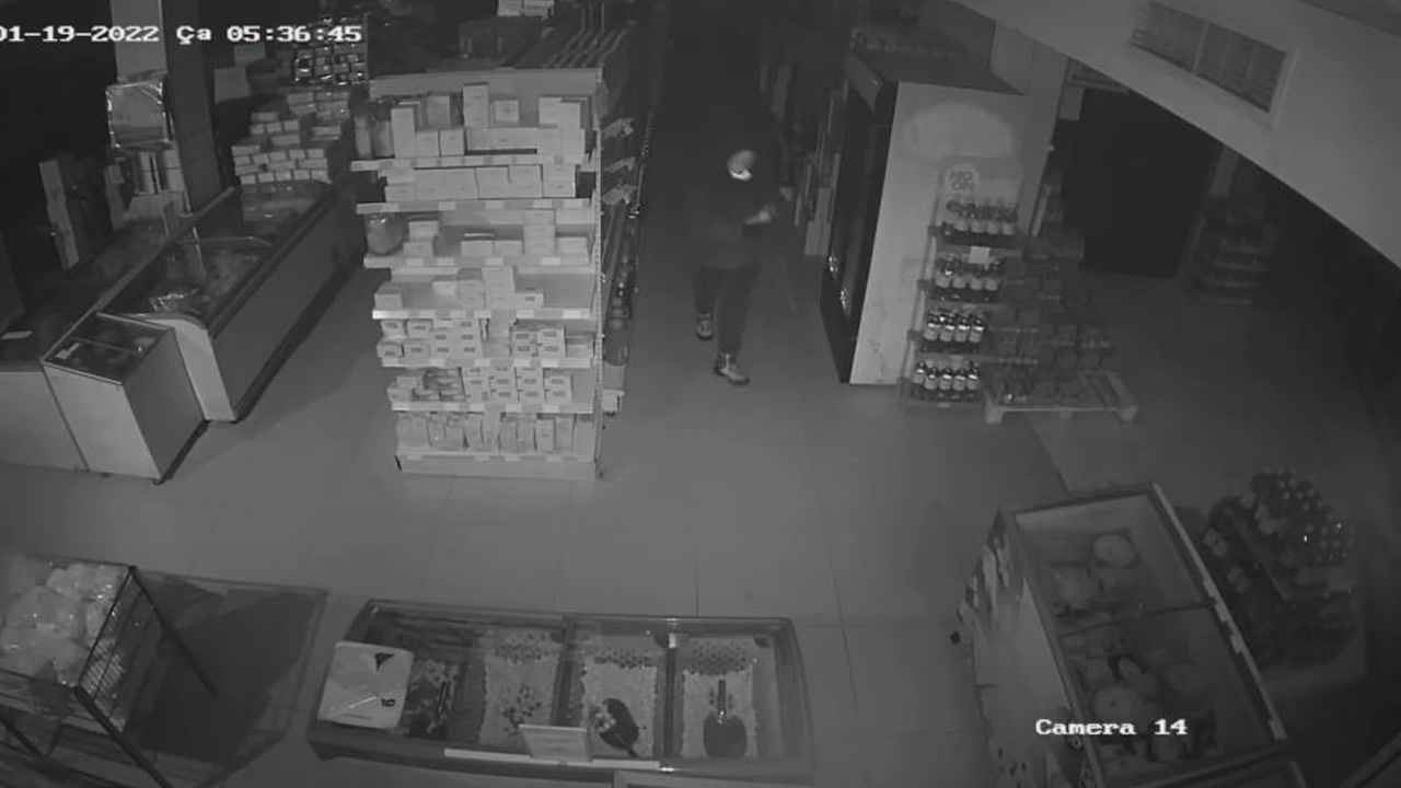 Karabük'te böylesi görülmedi! Hırsızın pişkinliği pes dedirtti: Gece 4.30'da girdiği markette...