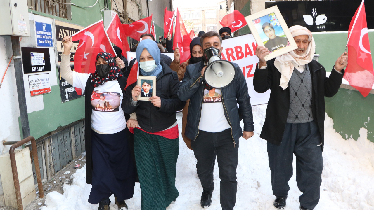 'PKK kaybedecek, anneler kazanacak' sloganından HDP rahatsız oldu! Kadınlar sinir krizi geçirdi