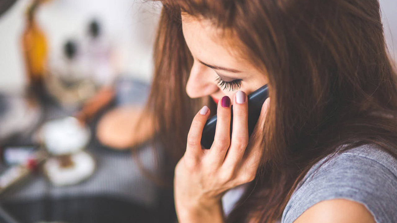 Eve yalnız yürüyen kadınlar için telefon hattı kuruldu! Talep her gün artıyor
