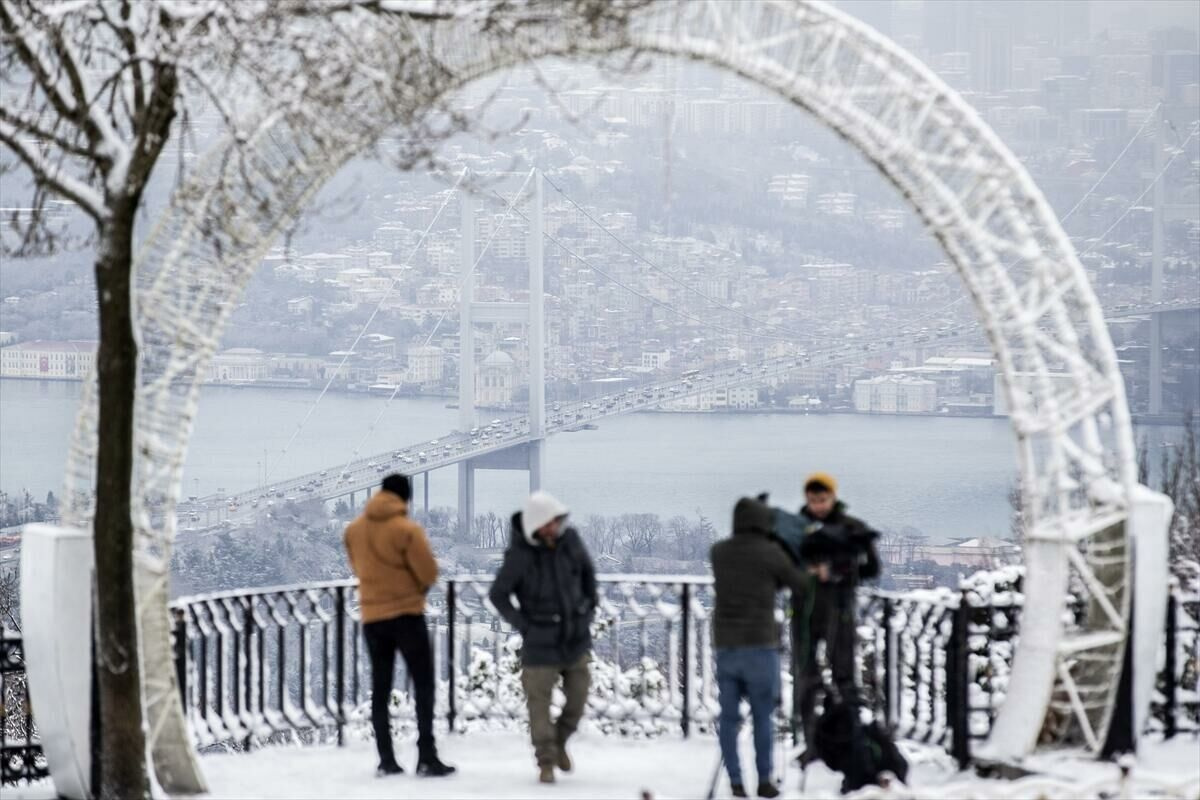 İstanbul'a fena geliyor her semte bu akşam kar yağacak! Uçuşlar yüzde 15 azaltıldı! Meteoroloji ve Orhan Şen saat verdi