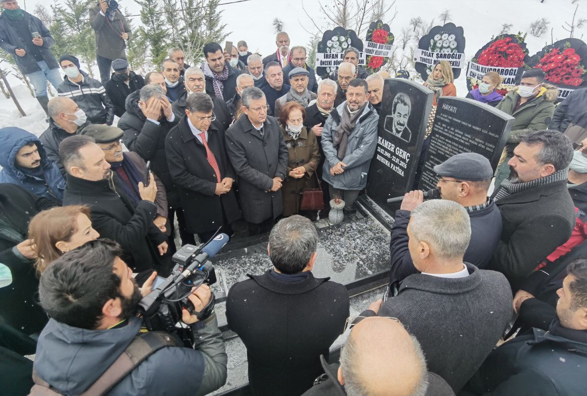 CHP'li vekiller Kamer Genç'i mezarı başında andı