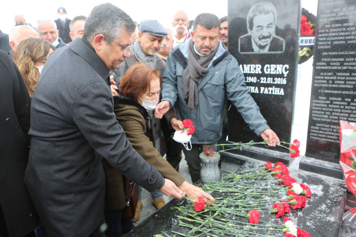 CHP'li vekiller Kamer Genç'i mezarı başında andı