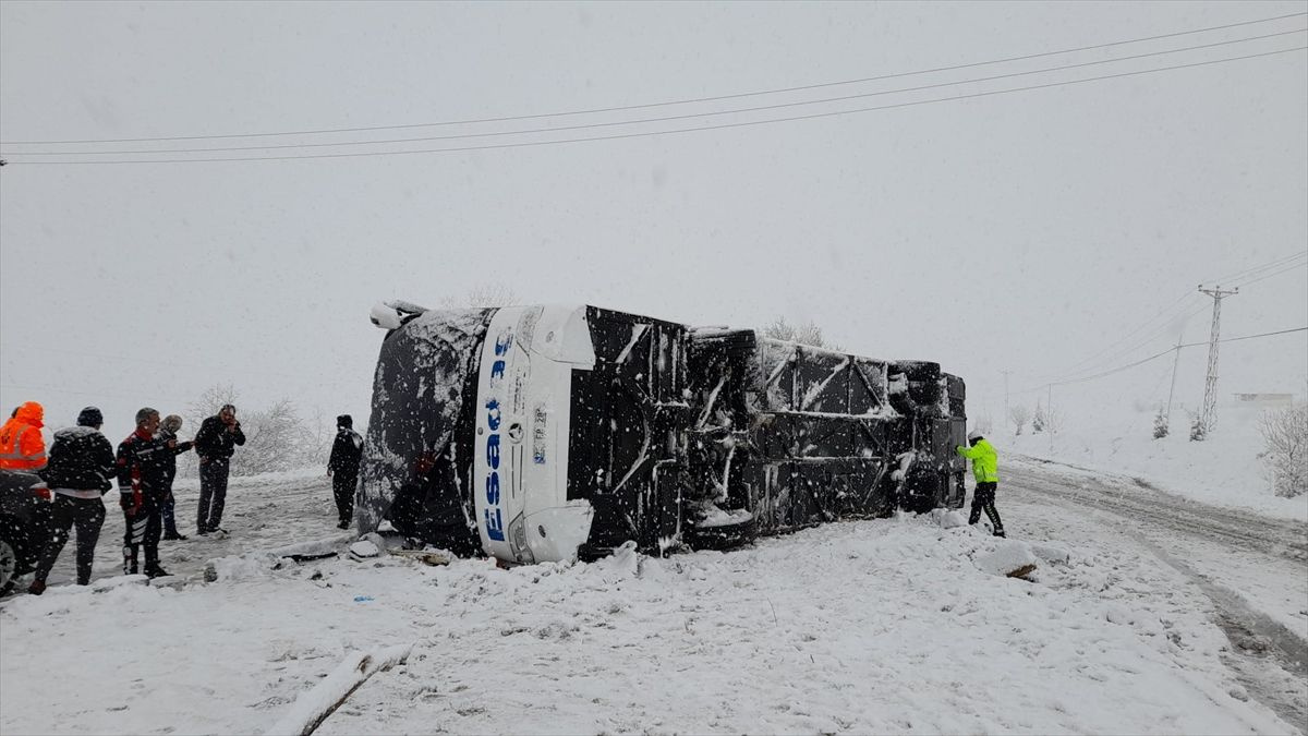 Tokat'ta yolcu otobüsü devrildi! 1 kişi öldü, 18 kişi yaralandı