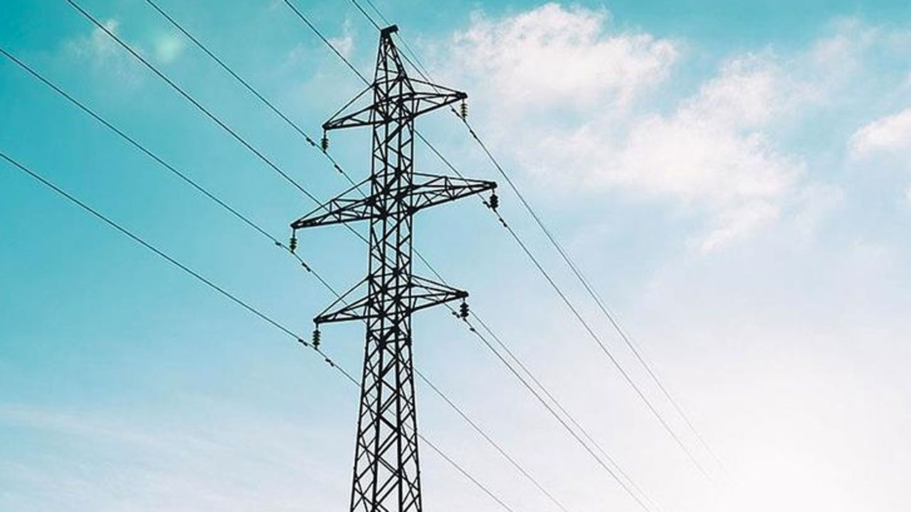 Sanayide elektrik kesintilerine ilişkin iki bakandan kritik açıklamalar iki firma üretime ara verdi