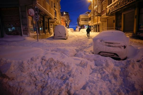 Kar yağışını İstanbul'da oteller fırsata çevirdi! Gecelik fiyatlar 'bu kadar da olmaz' dedirtti: Halk camilerde yattı