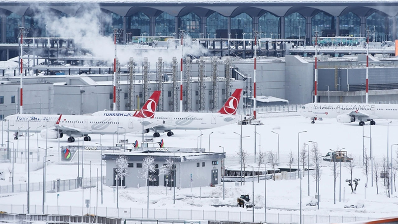 İstanbul Havalimanı'nda bir pist uçuşlara açıldı