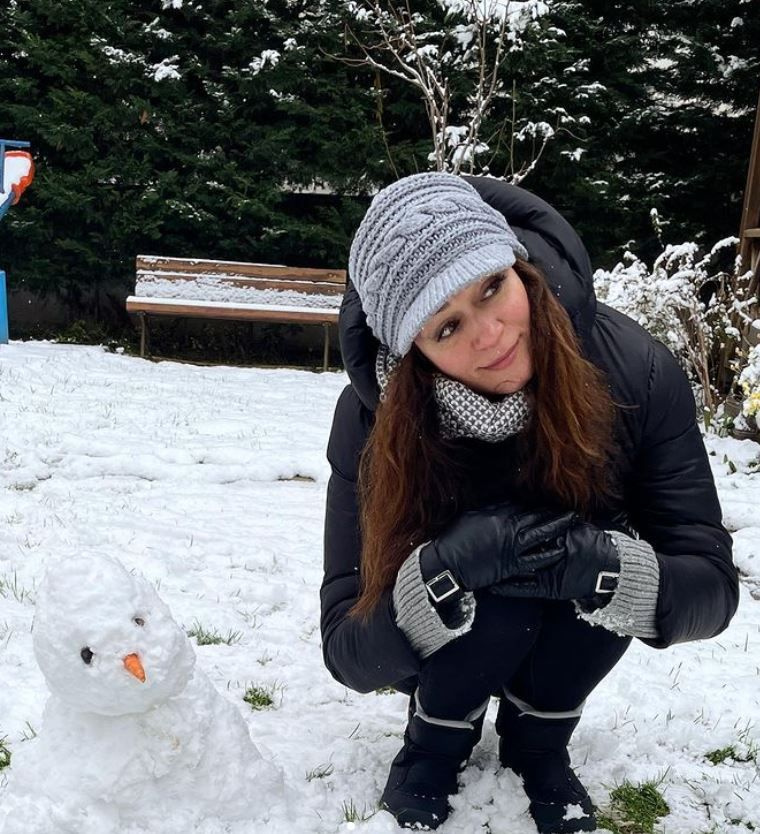 Ünlülerin Instagram'daki kar pozları buz gibi havada ortalığı ısıttı!