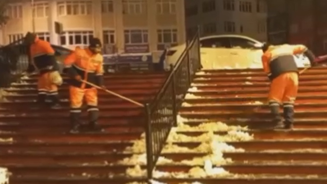 Fatih Belediyesi kar temizleme çalışmalarını aralıksız sürdürüyor
