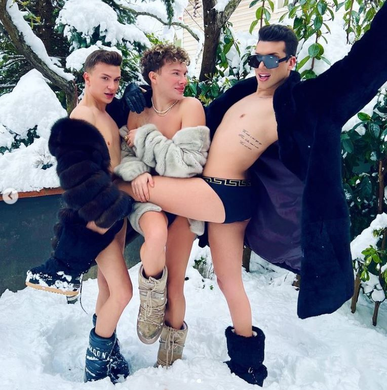 Kerimcan Durmaz'ın karda çıplak pozları Instagram'ı salladı Kendall Jenner'a benzetildi