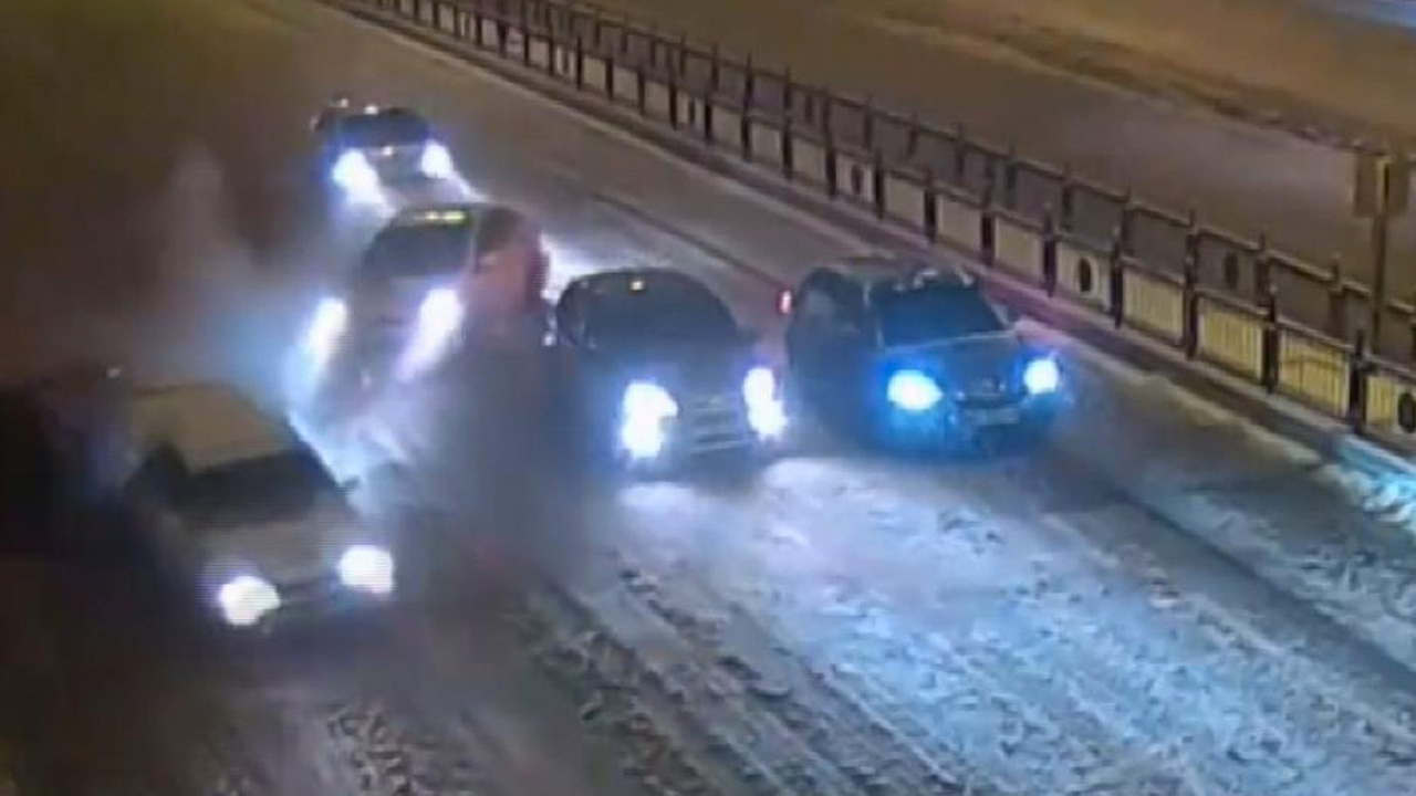 Van'da kış aylarındaki trafik kazaları kameralara saniye saniye yansıdı