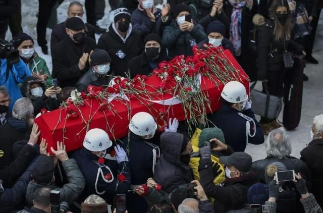 Ekrem İmamoğlu'ndan Fatma Girik'in cenazesinde dikkat çeken hareket! İzin vermedi