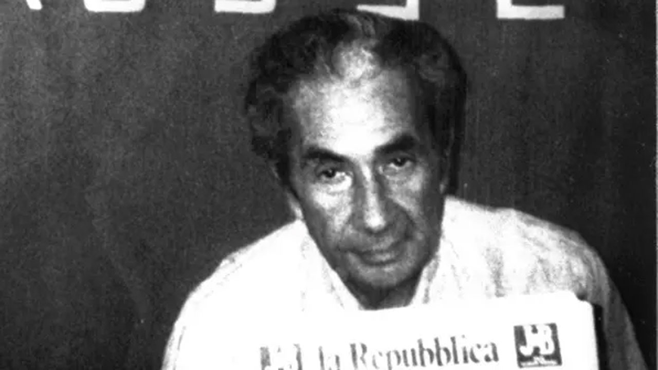Eski İtalya Başbakanı Aldo Moro'nun kaçırılmasını duyuran ilan müzayedede satıldı