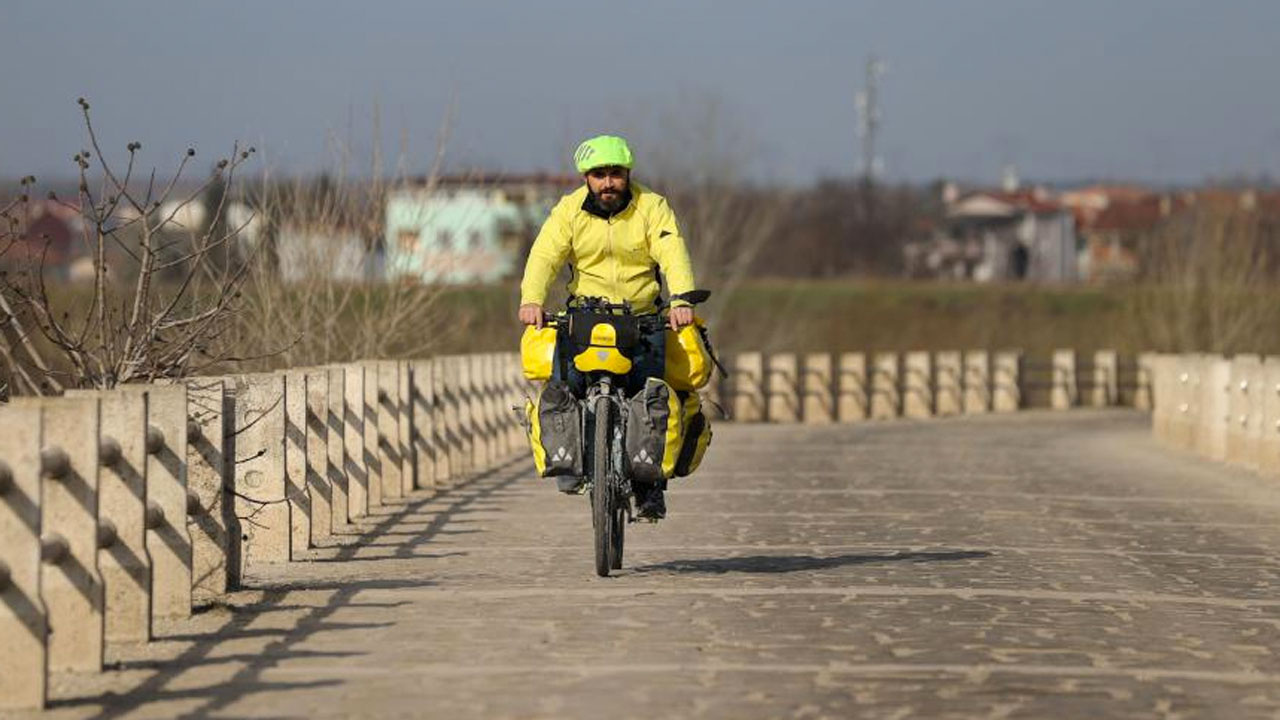 Düzceli motorcu camileri tanıtmak için Almanya'dan Türkiye'ye bisikletle geldi