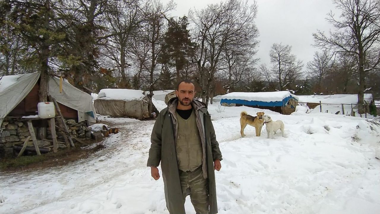 Antalya'da kar nedeniyle yaylada mahsur kalan aile kurtarıldı