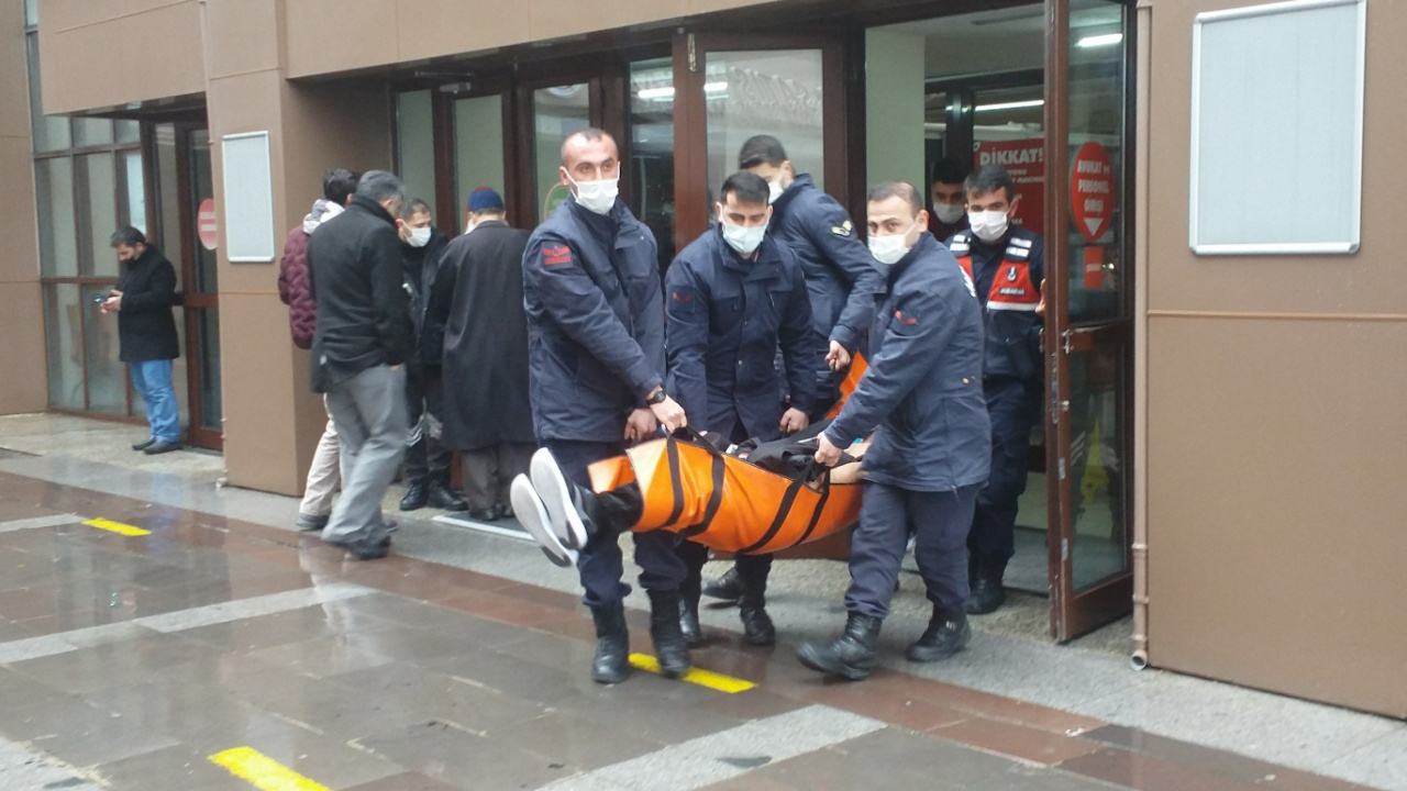 İstanbul'da duruşmada tahliye alan şahıs sevinçten kalp krizi geçirdi