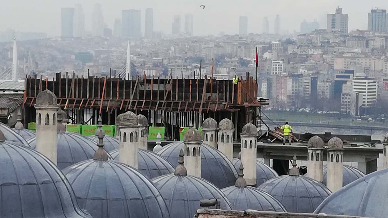 Süleymaniye Camii önündeki  İlim Yayma Vakfı binası tartışma çıkardı